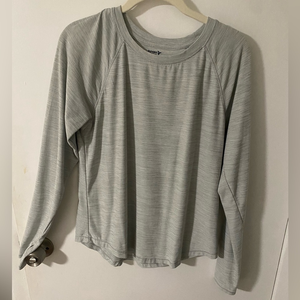 Old Navy Women’s Light Gray Long Sleeve Active Tee